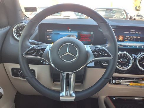 Used 2025 Mercedes-Benz GLA 250 image 12