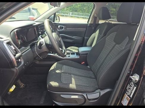 Used 2023 Kia Sorento LX FWD image 5
