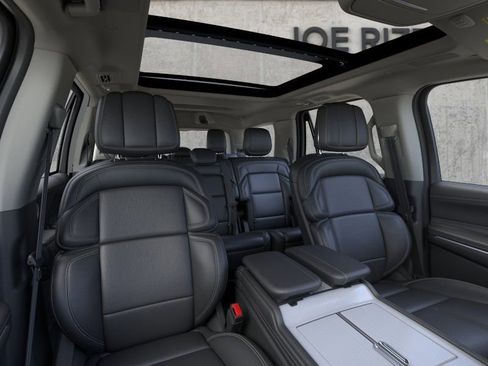 New 2025 Lincoln Navigator Reserve AWD/4WD image 10