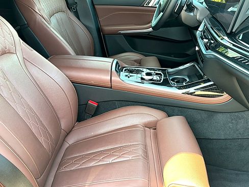 Certified 2025 BMW X7 M60i AWD/4WD image 25