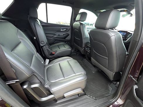 Used 2022 Chevrolet Traverse LT image 19
