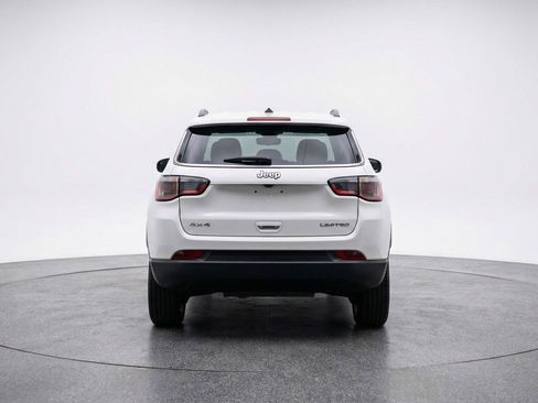 Used 2025 Jeep Compass Latitude image 7