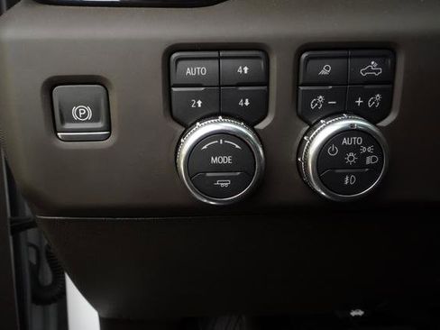 Used 2024 GMC Sierra 2500 Denali w/ Denali Reserve Package AWD/4WD image 18