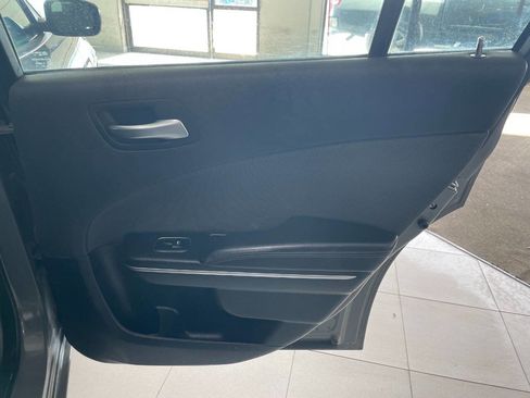 Used 2018 Dodge Charger SXT image 21