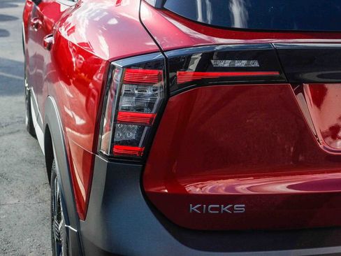 Certified 2025 Nissan Kicks SV image 10