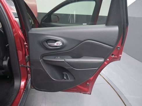 Used 2016 Jeep Cherokee Limited AWD/4WD image 16