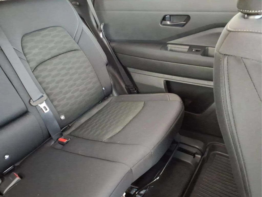 Used 2026 Nissan Pathfinder SV FWD image 18