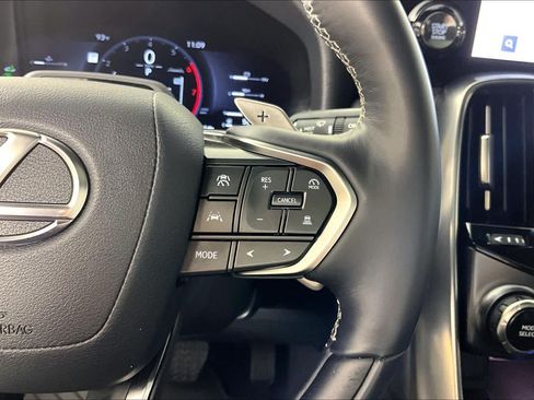 Used 2025 Lexus LX 600 4WD w/ Accessory Package (2T) image 23