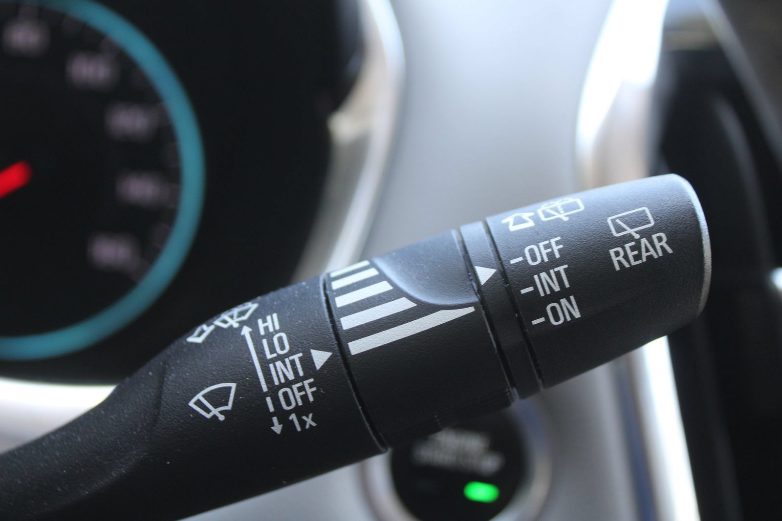Used 2020 Chevrolet Traverse LT FWD image 36