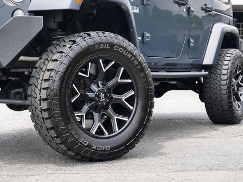 Used 2017 Jeep Wrangler Unlimited Sahara w/ Quick Order Package 23E Chief AWD/4WD image 50