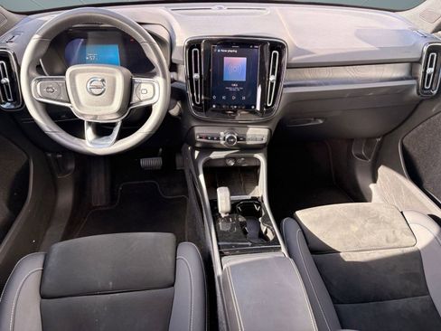 Certified 2023 Volvo C40 P8 Recharge Ultimate image 25