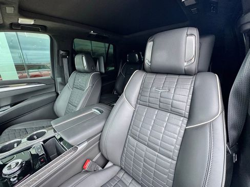 Used 2025 Cadillac Escalade V image 11