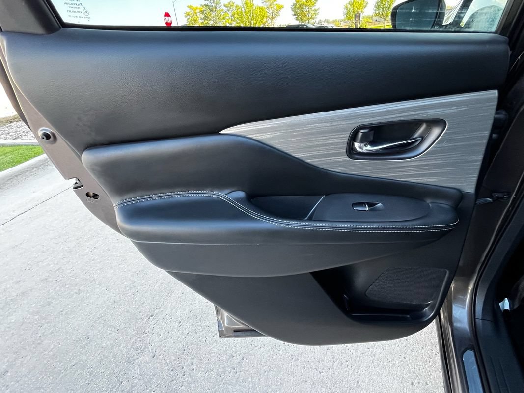 Used 2016 Nissan Murano Platinum w/ Platinum Technology Package FWD image 14