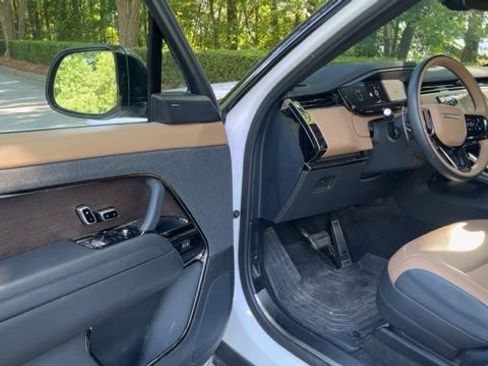 Certified 2024 Land Rover Range Rover Sport Dynamic SE AWD/4WD image 4