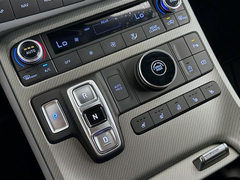 Used 2024 Hyundai Palisade SEL w/ Premium Package FWD image 25