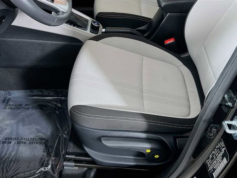 Certified 2025 Hyundai Venue SEL image 19