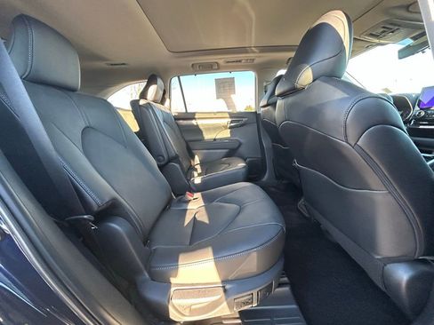 Used 2026 Toyota Highlander Platinum image 27