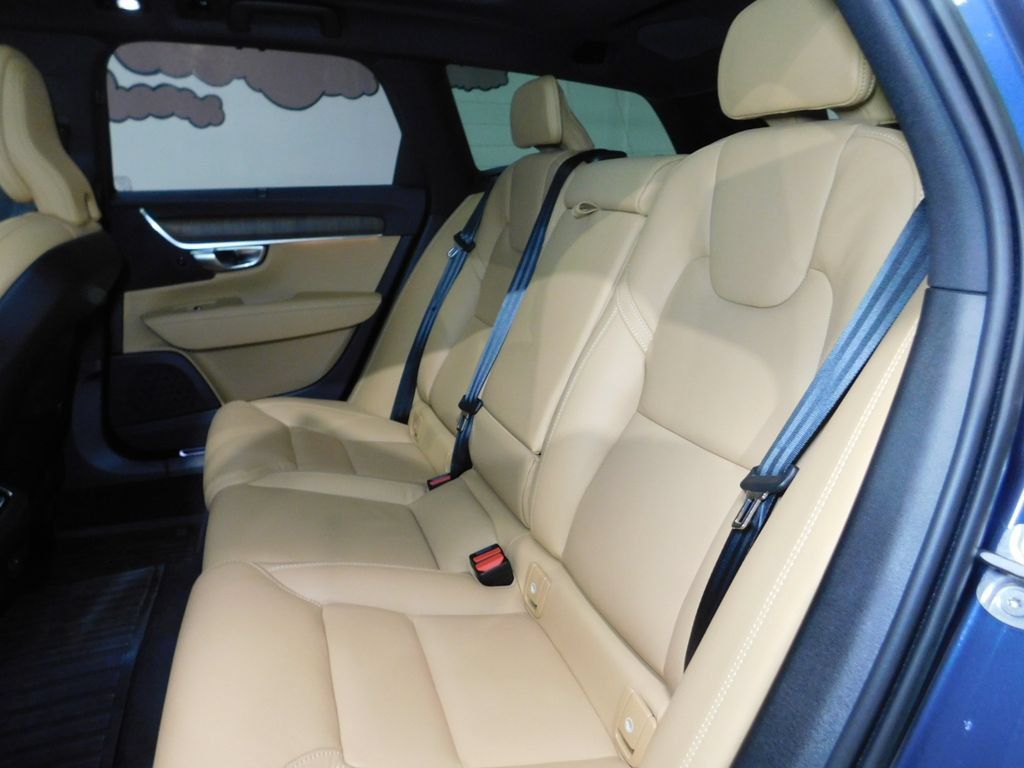 Used 2023 Volvo V90 B6 Cross Country Ultimate AWD/4WD image 54