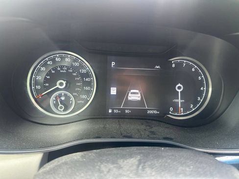 Used 2025 Genesis G70 2.5T AWD/4WD image 12