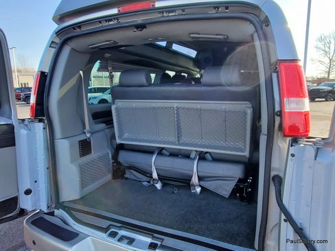 Used 2018 GMC Savana 2500 w/ Enhanced Convenience Package image 18