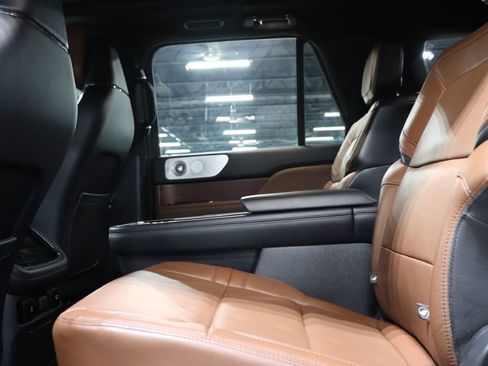 Used 2023 Lincoln Navigator Reserve RWD image 16