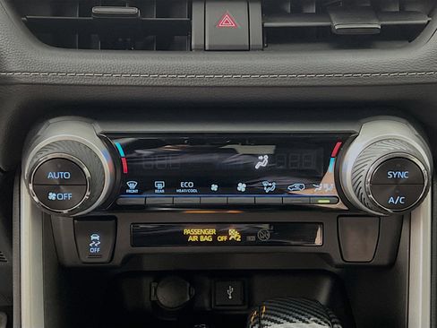 Used 2022 Toyota RAV4 XLE image 26