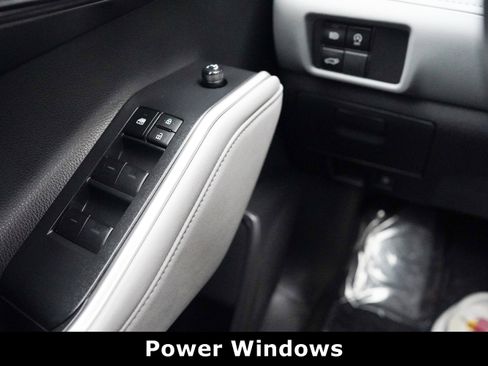 Used 2023 Toyota Highlander XLE image 33