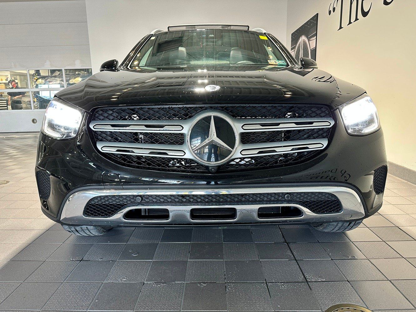 Used 2022 Mercedes-Benz GLC 300 4MATIC image 2