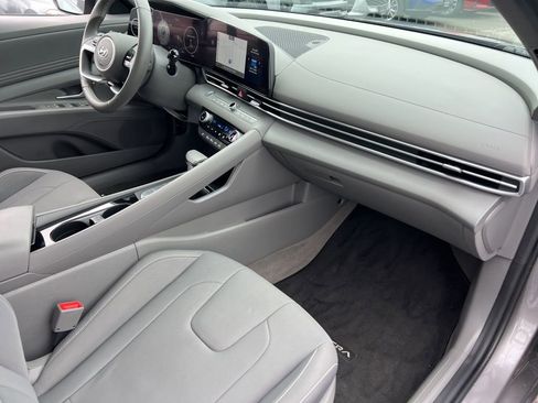 Used 2023 Hyundai Elantra SEL w/ Convenience Package image 27