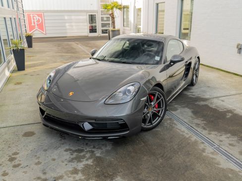 Used 2018 Porsche 718 Cayman GTS image 3