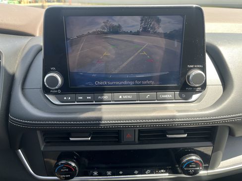 Used 2023 Nissan Rogue SV AWD/4WD image 25