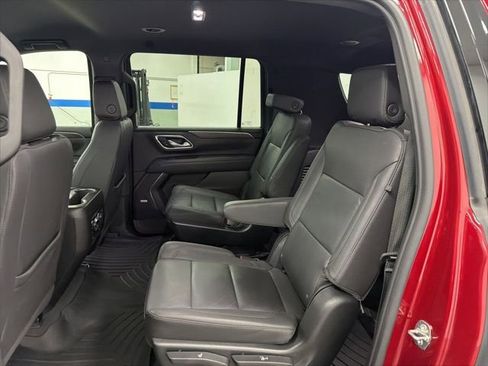 Used 2023 Chevrolet Suburban Z71 w/ Luxury Package image 16