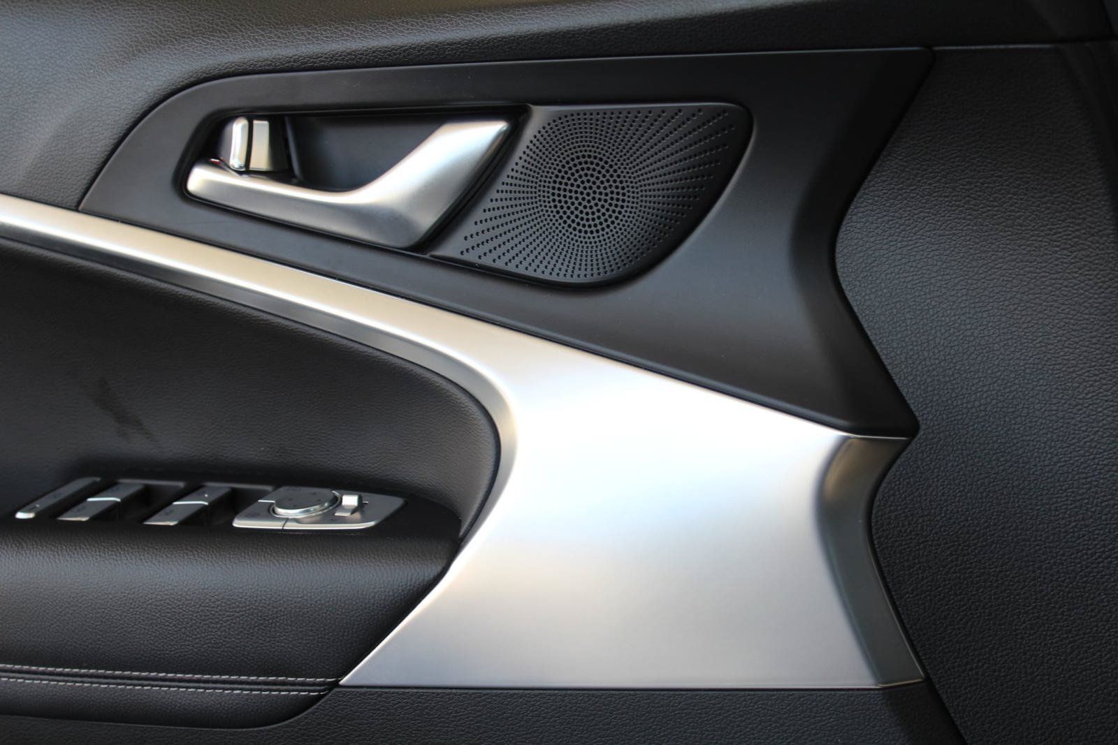 Used 2025 Genesis G70 2.5T RWD image 13