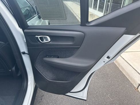 Certified 2025 Volvo XC40 B5 Plus image 12