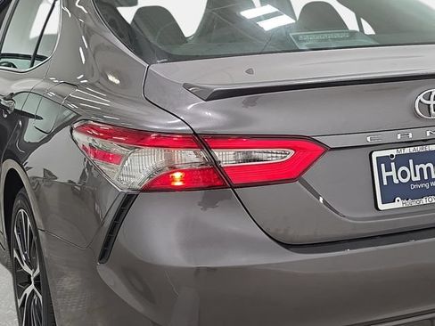 Used 2019 Toyota Camry SE FWD image 34