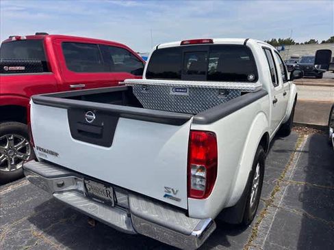 Used 2017 Nissan Frontier SV RWD image 2