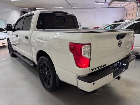 Used 2019 Nissan Titan SV w/ SV Convenience Package RWD image 6
