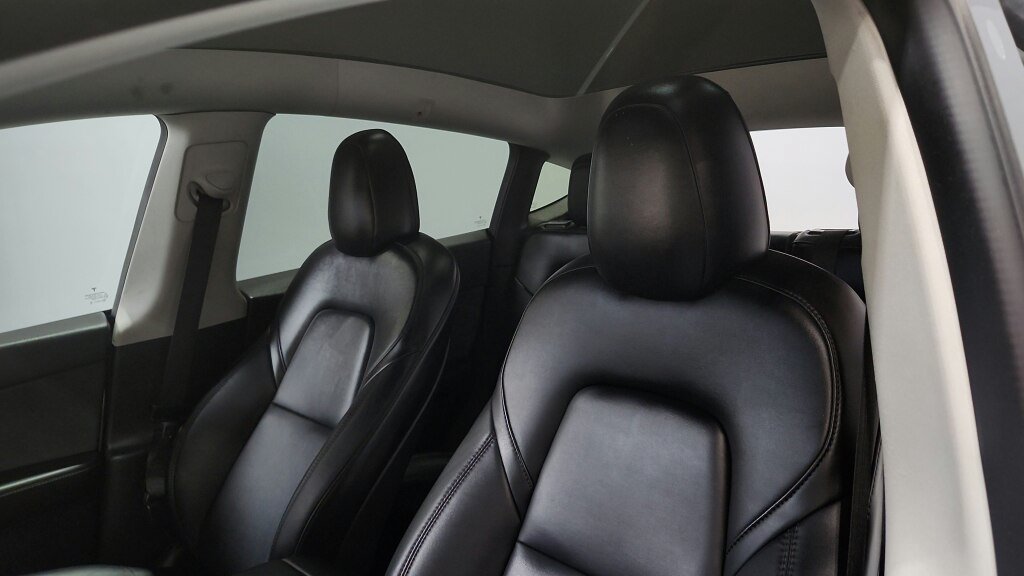 Used 2022 Tesla Model Y Long Range AWD/4WD image 24