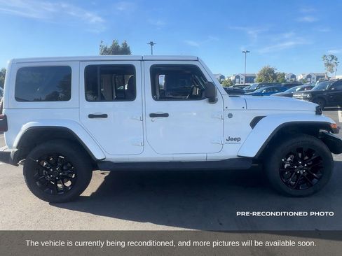 Used 2025 Jeep Wrangler Unlimited Sahara AWD/4WD image 7