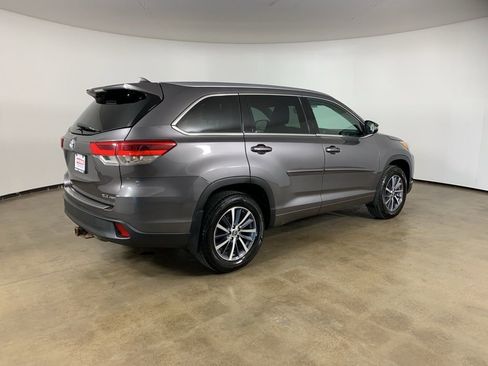 Used 2017 Toyota Highlander XLE w/ Protection Package #3 image 8
