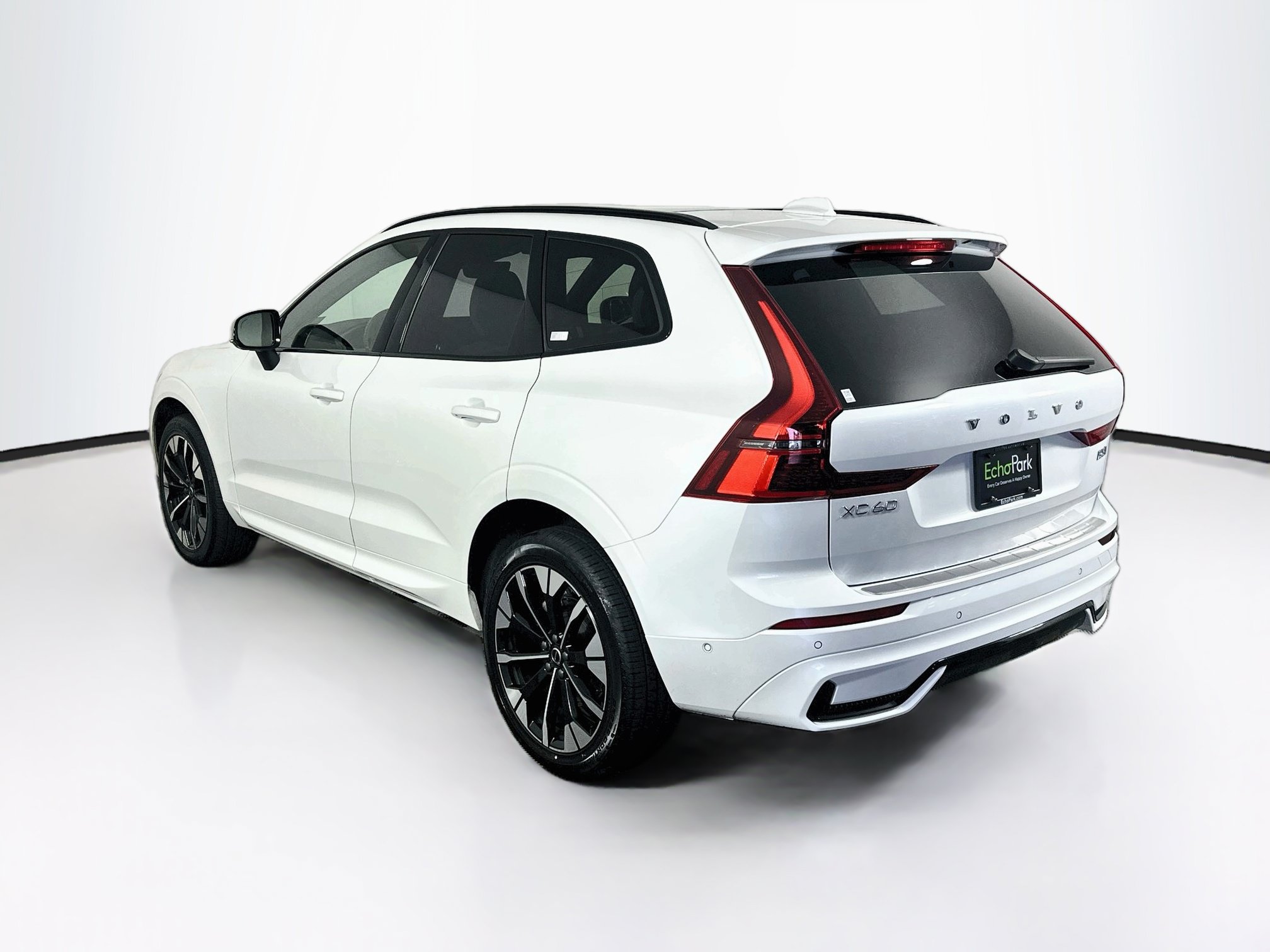 Used 2026 Volvo XC60 B5 Plus AWD/4WD image 5