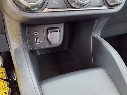 Used 2025 Nissan Versa S w/ Trunk Package image 8