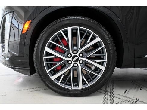 Certified 2023 Cadillac XT6 Sport w/ Technology Package AWD/4WD image 24