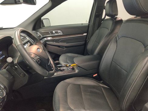 Used 2018 Ford Explorer Limited w/ Equipment Group 301A AWD/4WD image 17