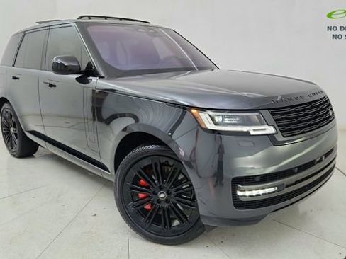 Used 2023 Land Rover Range Rover SE image 1