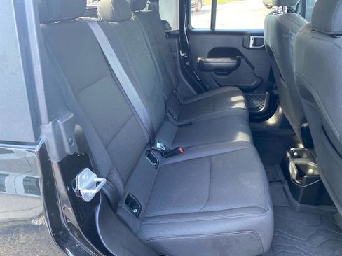 Used 2023 Jeep Gladiator Sport AWD/4WD image 25