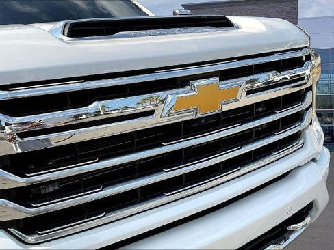 Used 2024 Chevrolet Silverado 2500 High Country w/ High Country Premium Package AWD/4WD image 34