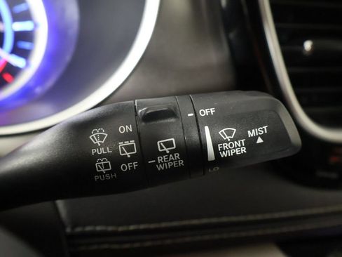 Used 2023 Chrysler Pacifica Touring-L FWD image 38