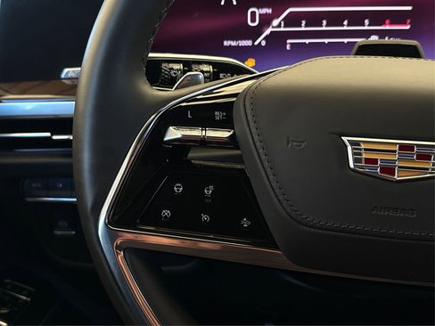 Certified 2025 Cadillac Escalade ESV Sport Platinum image 31