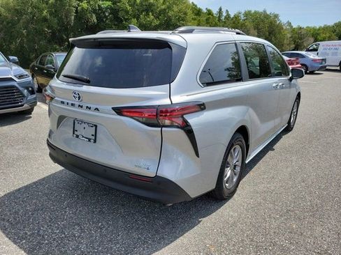 Used 2022 Toyota Sienna XLE FWD image 10